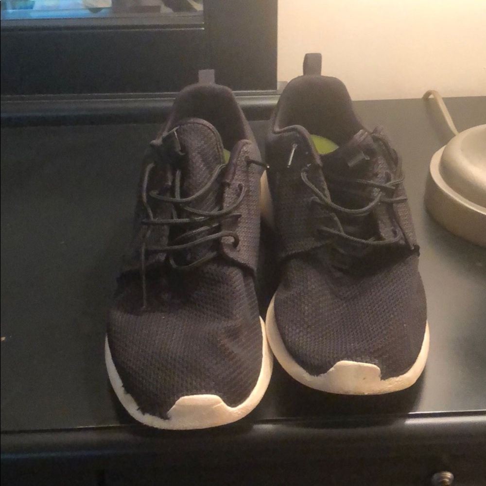 Nike Roche Sneakers